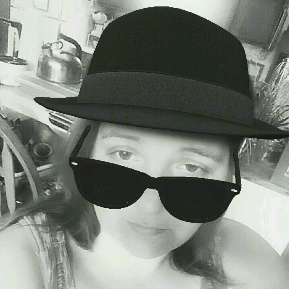 Meet your Posher, Adrienne